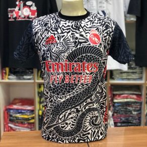 Camiseta do Real Madrid atacado
