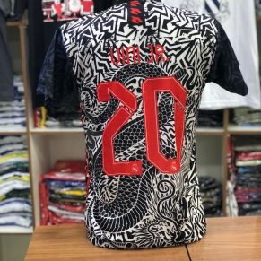 Camiseta do Real Madrid atacado