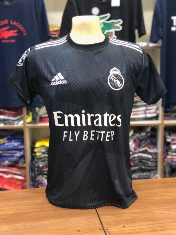Camiseta do Real madrid atacado
