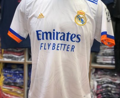Camiseta do Real madrid atacado